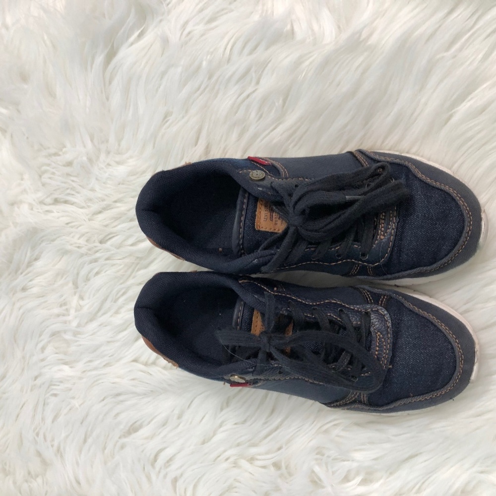 shoes - Picture 2 of 6